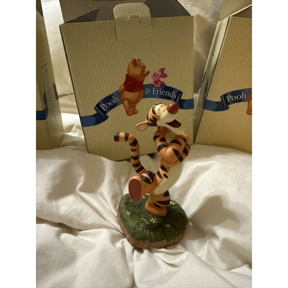 Walt Disney Pooh And Friends  Figure You're Huggerific Tigger In Original Box